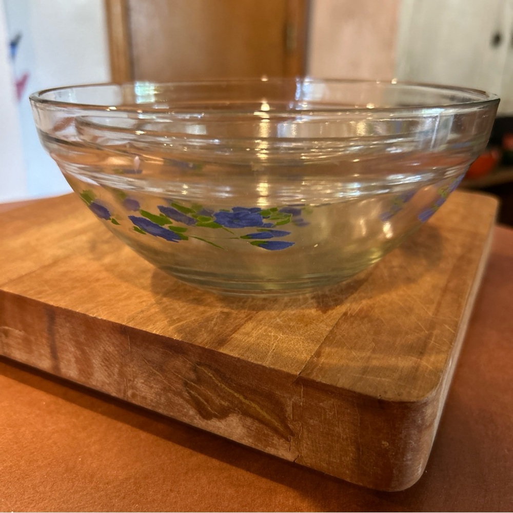 Vintage set of 4 nesting bowls with blue flowers.